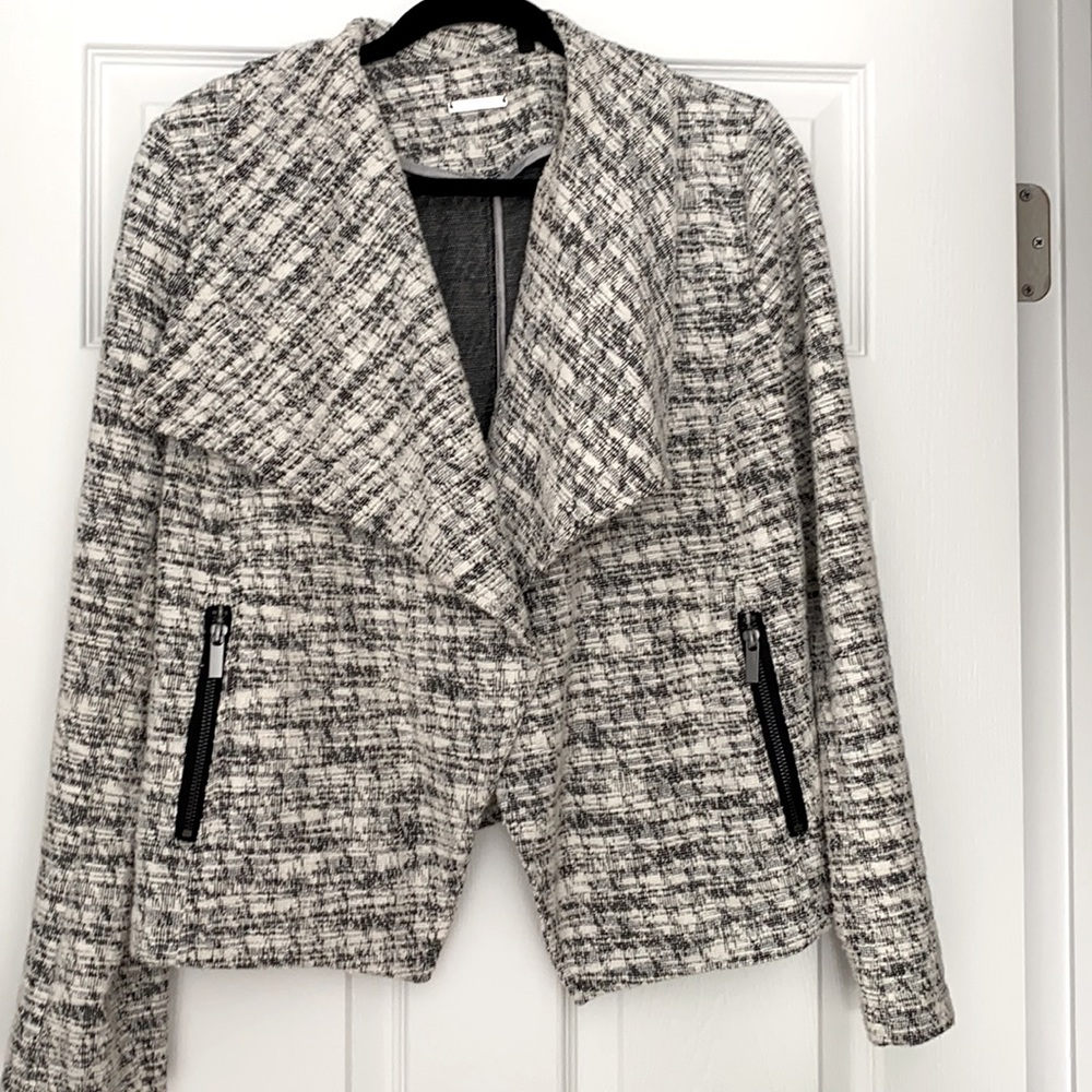 White House Black Market (WHBM) Gorgeous mint condition 💜
